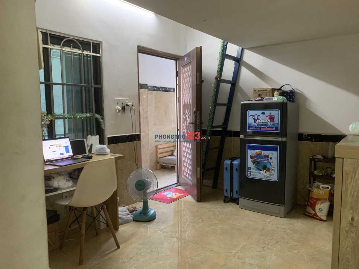 Nhượng phòng trọ full nội thất, mặt tiền Tôn Thất Thuyết, quận 4