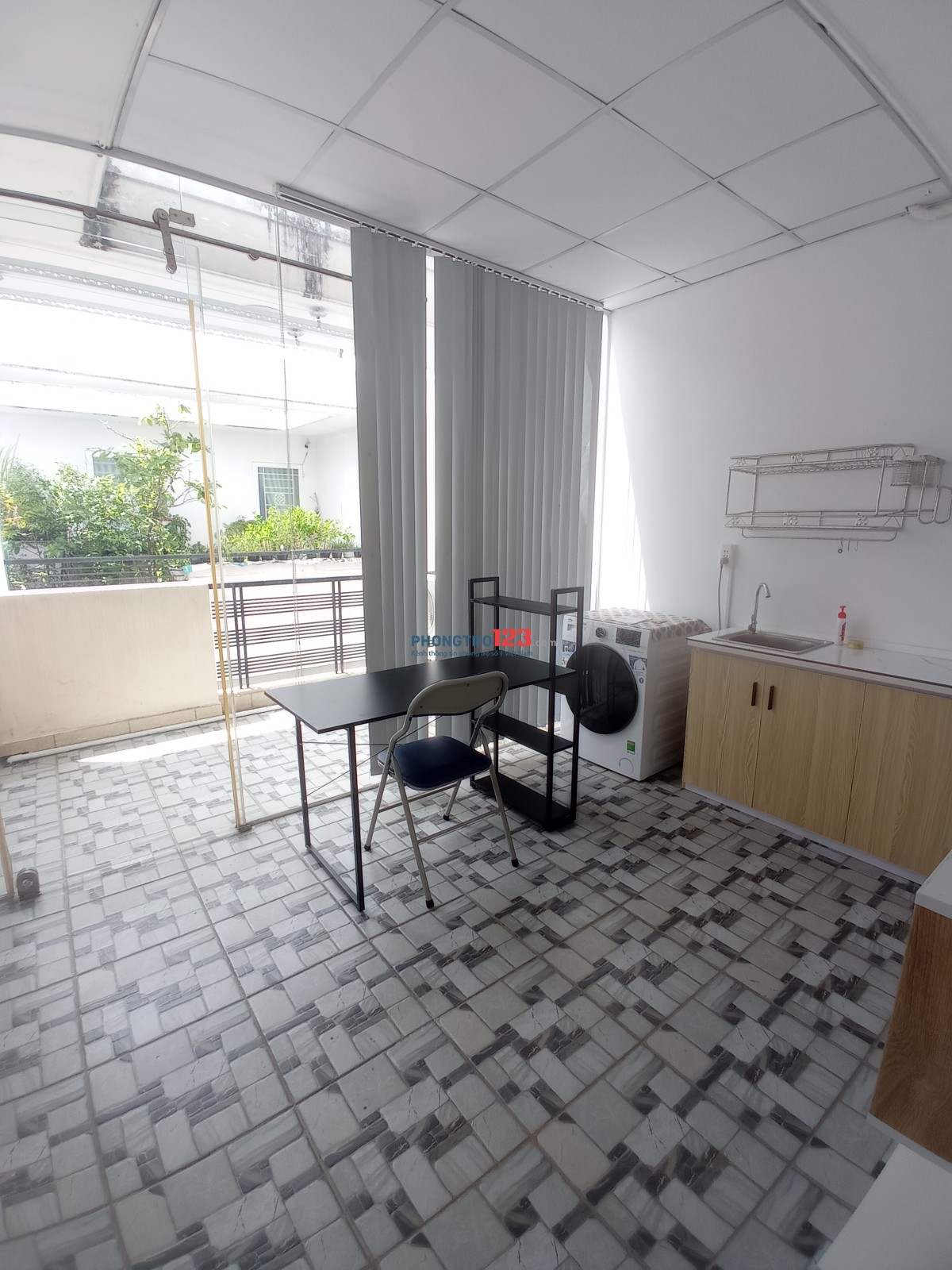 Căn Hộ ban công Phú Nhuận 1PN + 1P Bếp 40m2 Full nội thất Máy giặt Riêng Tự Do - Vân Tay 2lớp