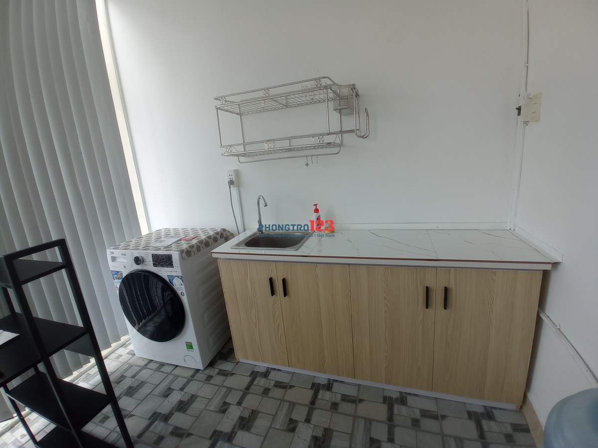 Căn Hộ ban công Phú Nhuận 1PN + 1P Bếp 40m2 Full nội thất Máy giặt Riêng Tự Do - Vân Tay 2lớp
