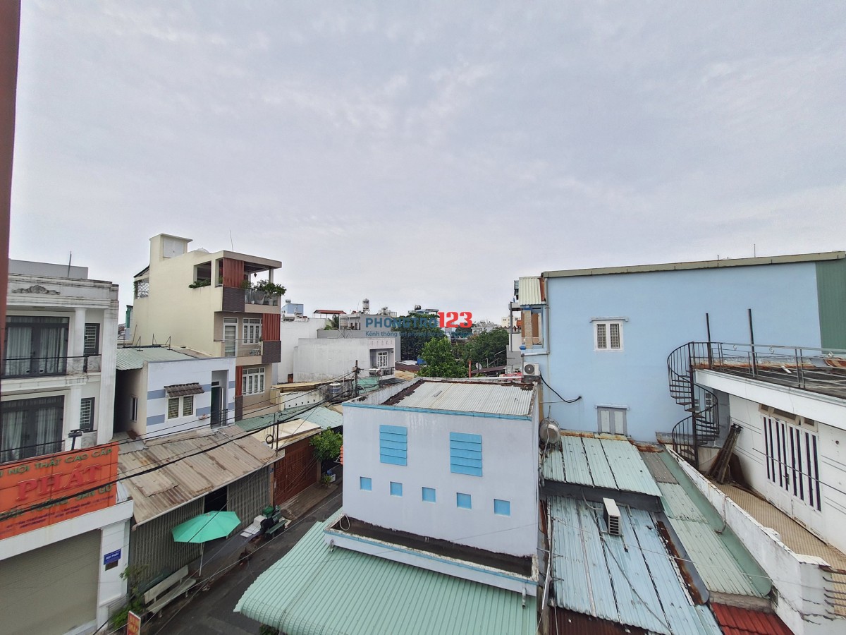 Cho thuê phòng ban công tầng 3 nhà nguyên căn, cạnh nhà thờ Lạc Quang, Quận 12 (2,5tr/tháng)
