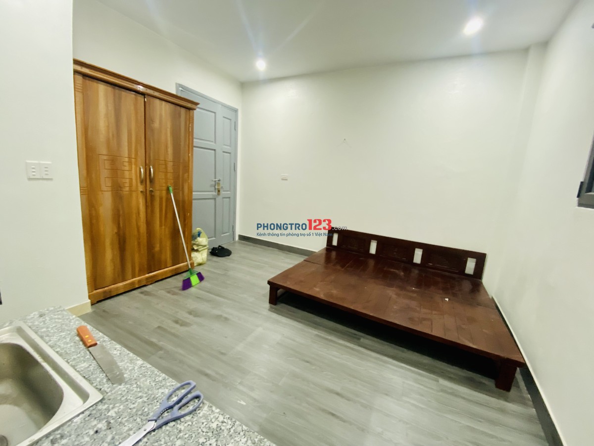 Phòng khép kính ngõ 214 Nguyễn Xiển, đầy đủ tiện ích