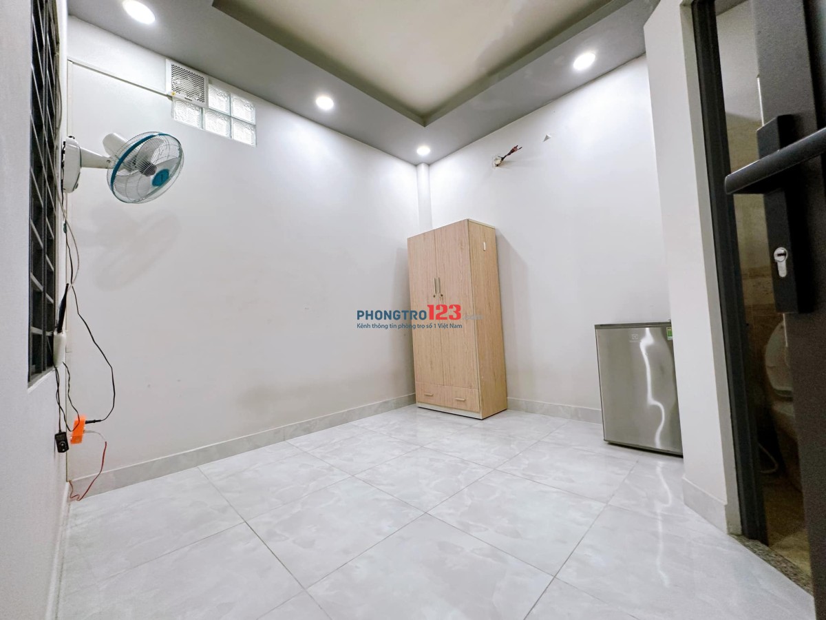 Phòng mới, 18m2, nội thất cơ bản, gần ĐH Văn Lang, ĐH Công Nghiệp, có máy giặt miễn phí, xe máy miễn phí
