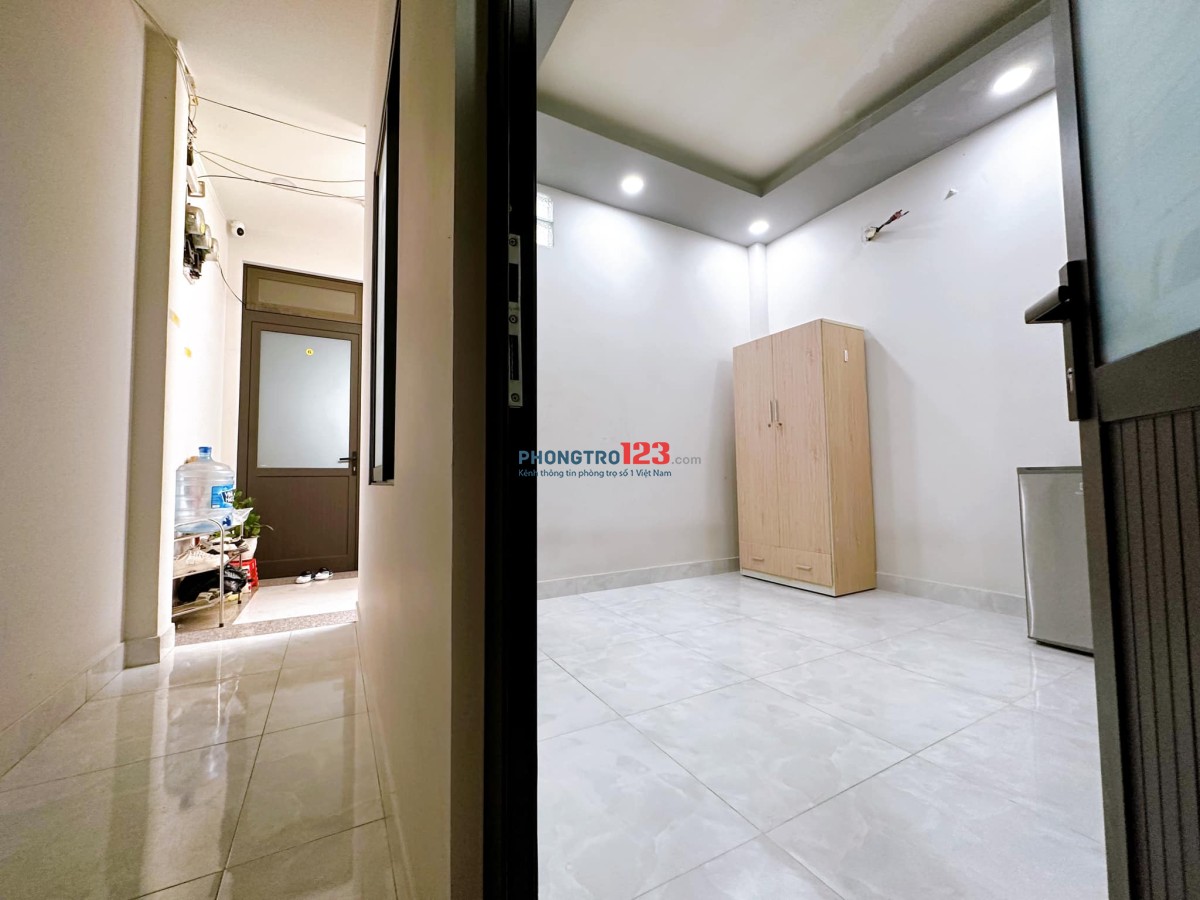 Phòng mới, 18m2, nội thất cơ bản, gần ĐH Văn Lang, ĐH Công Nghiệp, có máy giặt miễn phí, xe máy miễn phí