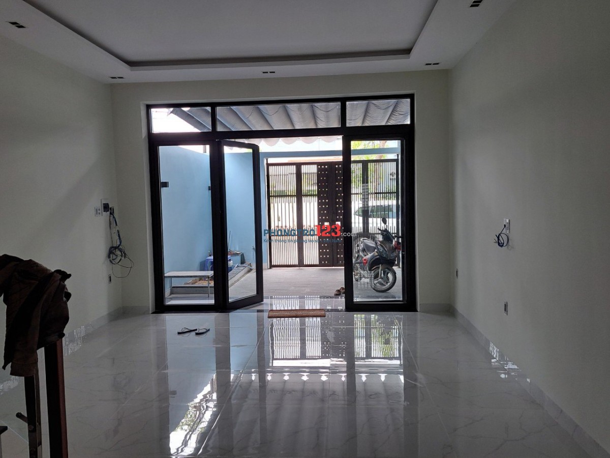 Cho thuê nhà mới 100% - 3,5 tầng đường Lê Hy Cát, đoạn gần sông Nam Việt Á