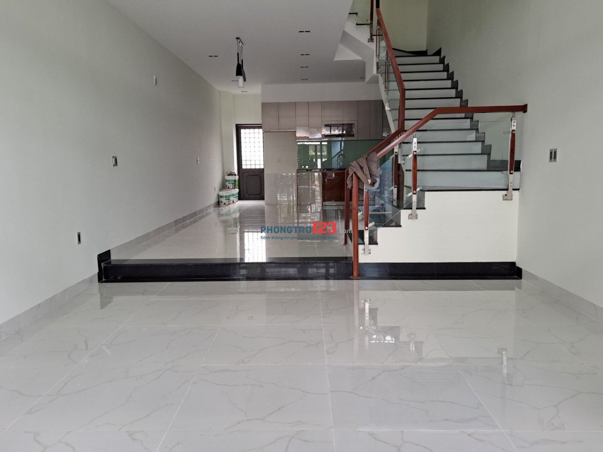 Cho thuê nhà mới 100% - 3,5 tầng đường Lê Hy Cát, đoạn gần sông Nam Việt Á