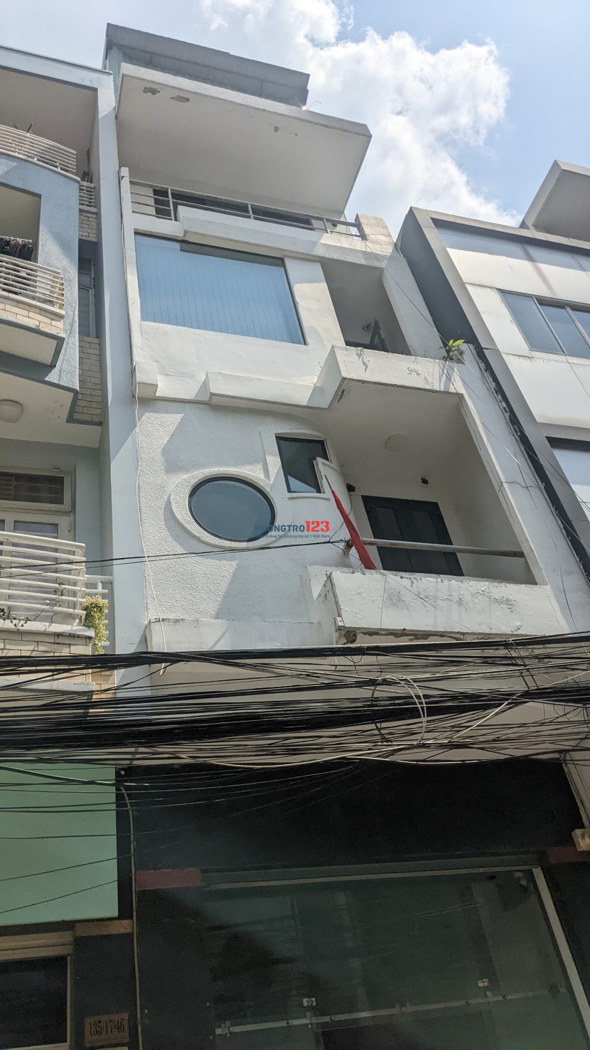 Cho thuê nhà 4 tầng 68m2 có thang máy + hầm, Đ. Nguyễn Hữu Cảnh, Bình Thạnh