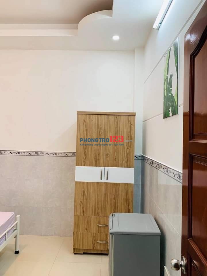 Phòng cho thuê, gần Phan Xích Long ,máy lạnh ,wc riêng - giá 3.6tr
