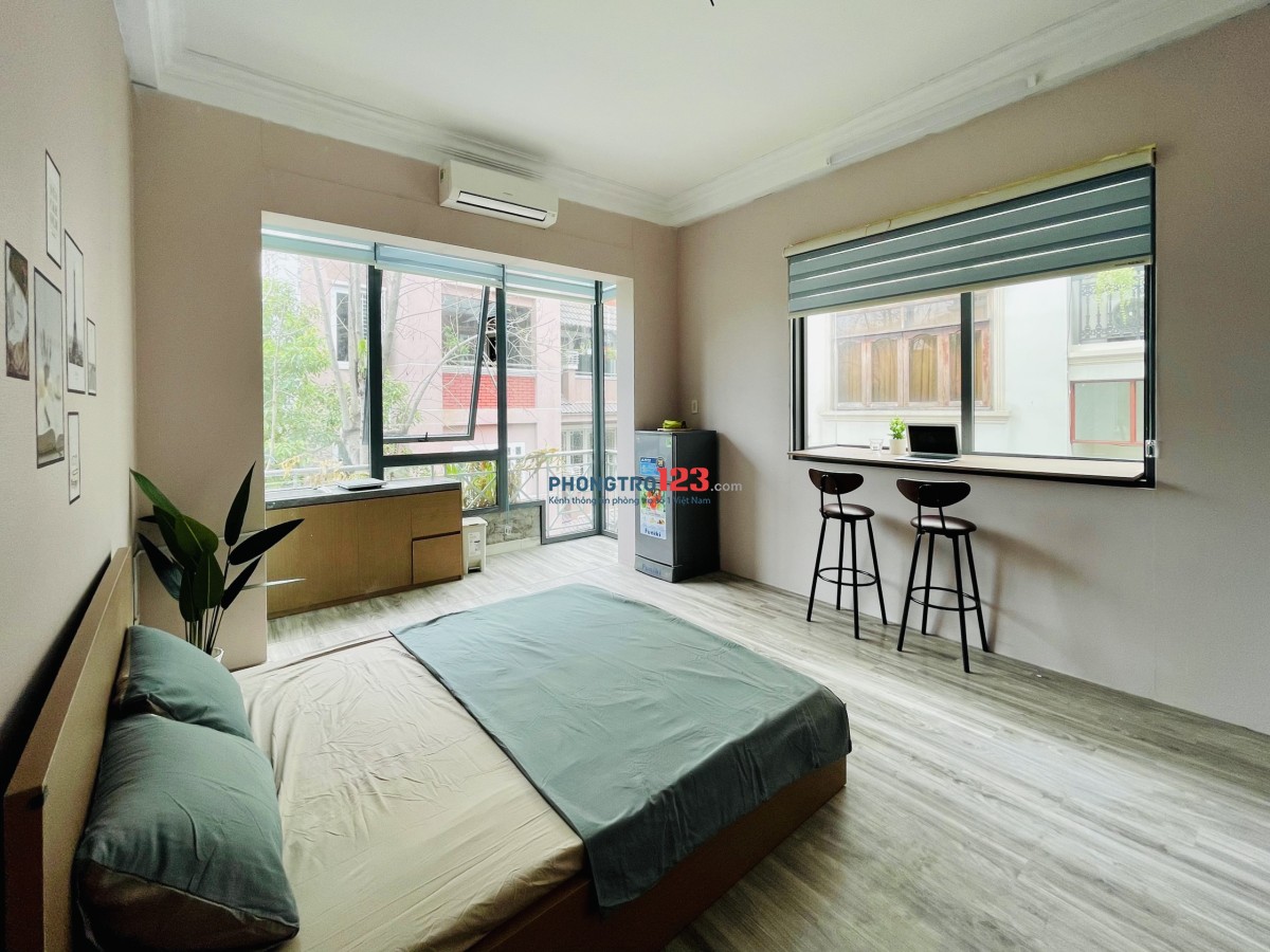 Độc lạ - căn hộ 1 phòng ngủ, cửa sổ full kính tại Phổ Quang