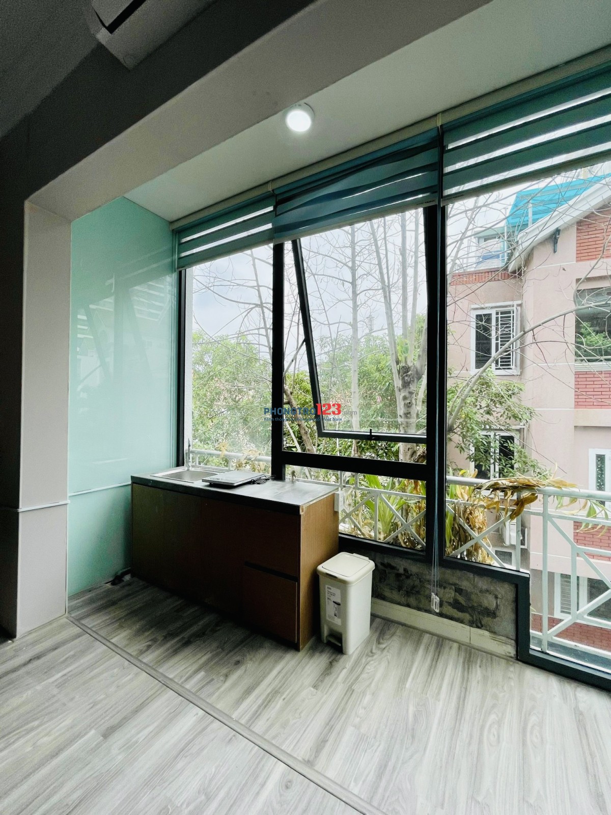 Độc lạ - căn hộ 1 phòng ngủ, cửa sổ full kính tại Phổ Quang