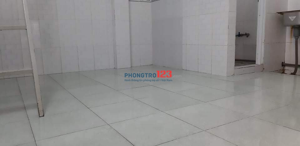 Nhà nhỏ, rất thoáng mát, riêng tư, ban công dài 4m riêng biệt, đường thông thoáng.