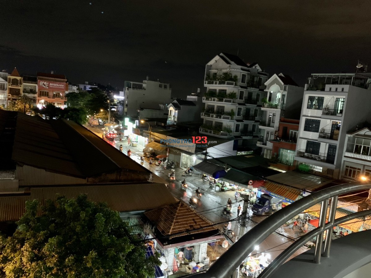 Quận 9 Cho Thuê 2 Phòng Liền Kề Lầu 3 . Ban Công Rộng Rãi ( 4 Người trở lên )