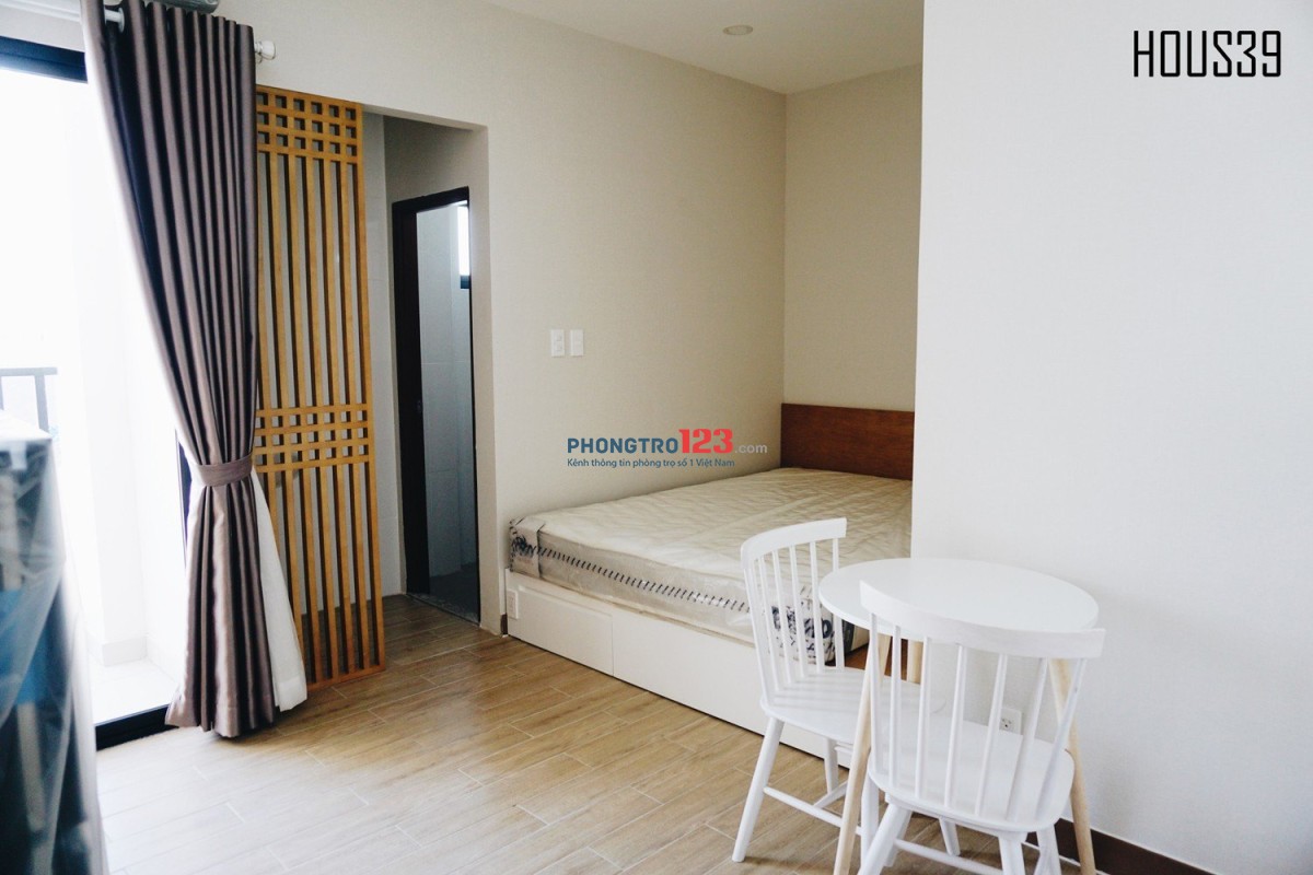 TRỐNG SẴN PHÒNG DẠNG STUDIO ĐẦY ĐỦ NỘI THẤT - CÓ BAN CÔNG