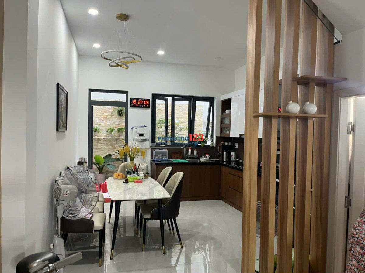 Cho thuê nhà nguyên căn mới xây, 1 trệt 2 lầu full nội thất gần chợ Vườn Lài