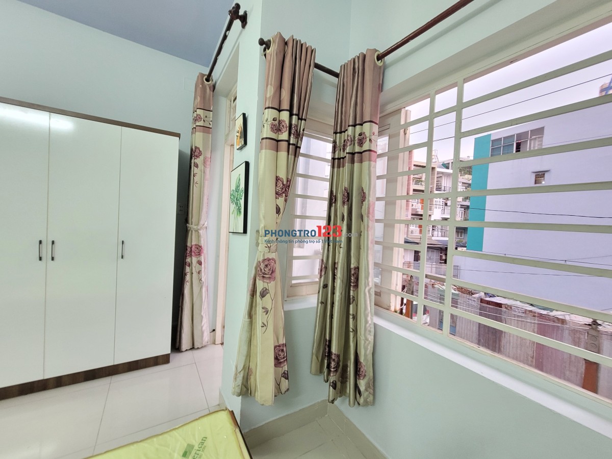 Phòng Ban Công Thoáng Mát 30m2, 35m2 Full Nội Thất Ngay Chợ Thạch Đà