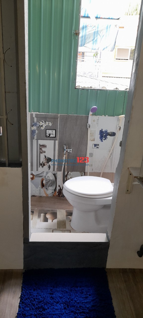 Phòng trọ giá sinh viên 2tr3, WC riêng, ngay Hàng Xanh quận Bình Thạnh