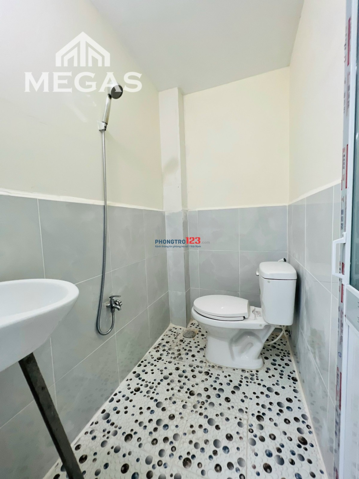 CHDV Full nội thất mới 100% ngay cầu Hoàng Hoa Thám - Cộng Hoà