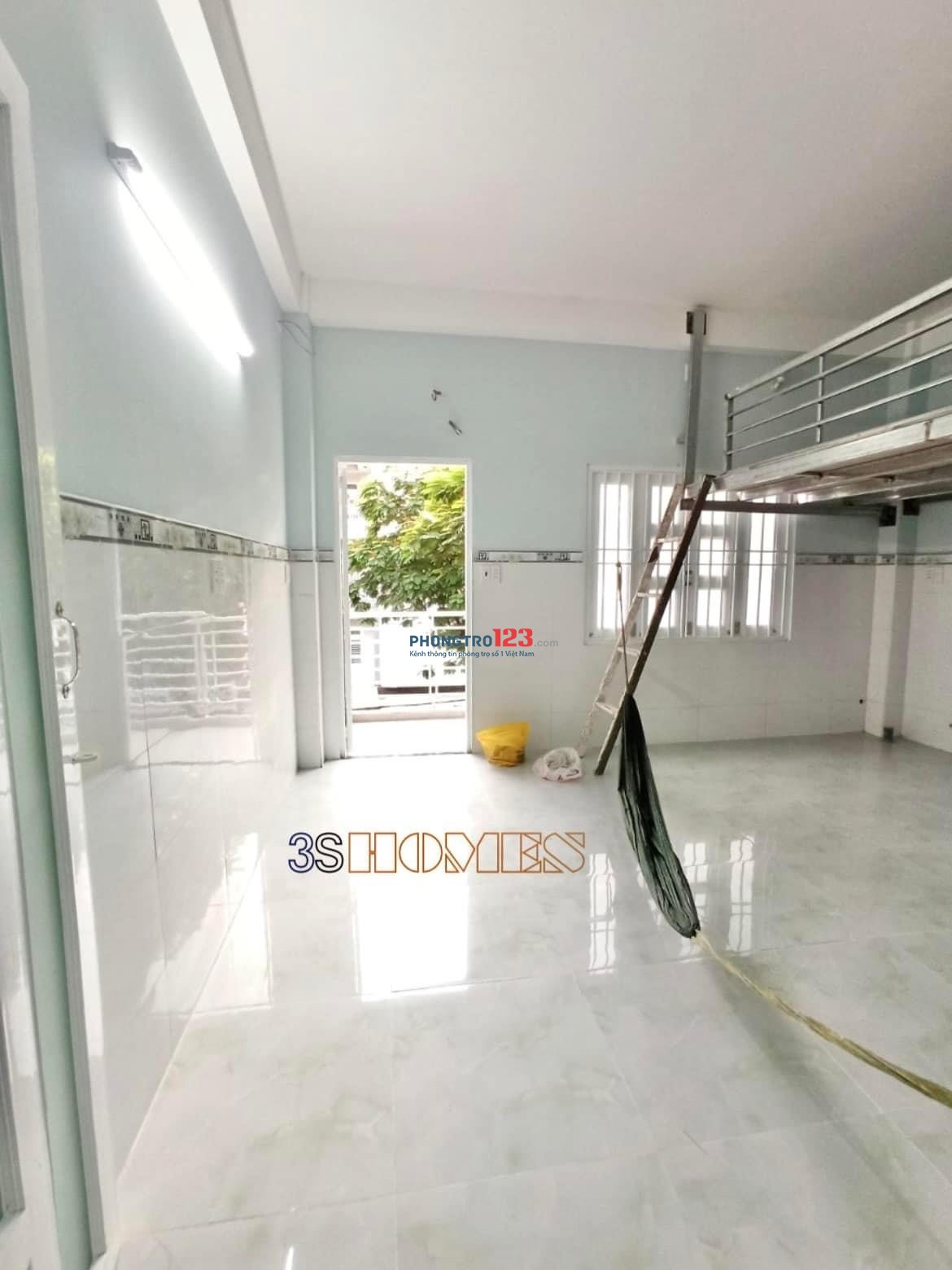 Phòng 30m2 bancol riêng ngay M1, CN1, KCN Tân Bình mới sạch