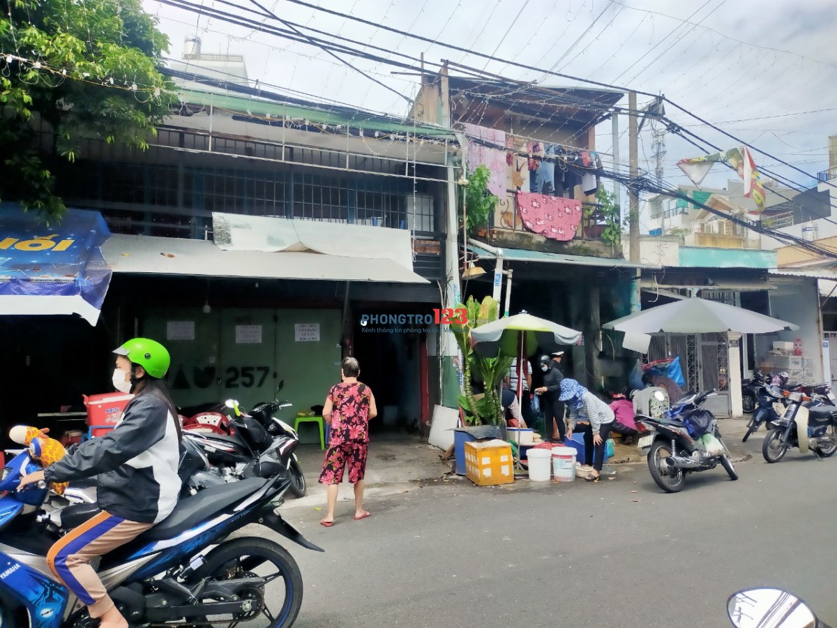 Cho thuê mặt bằng kinh doanh giá rẻ ngay mặt tiền đường Thành Công, Quận Tân Phú