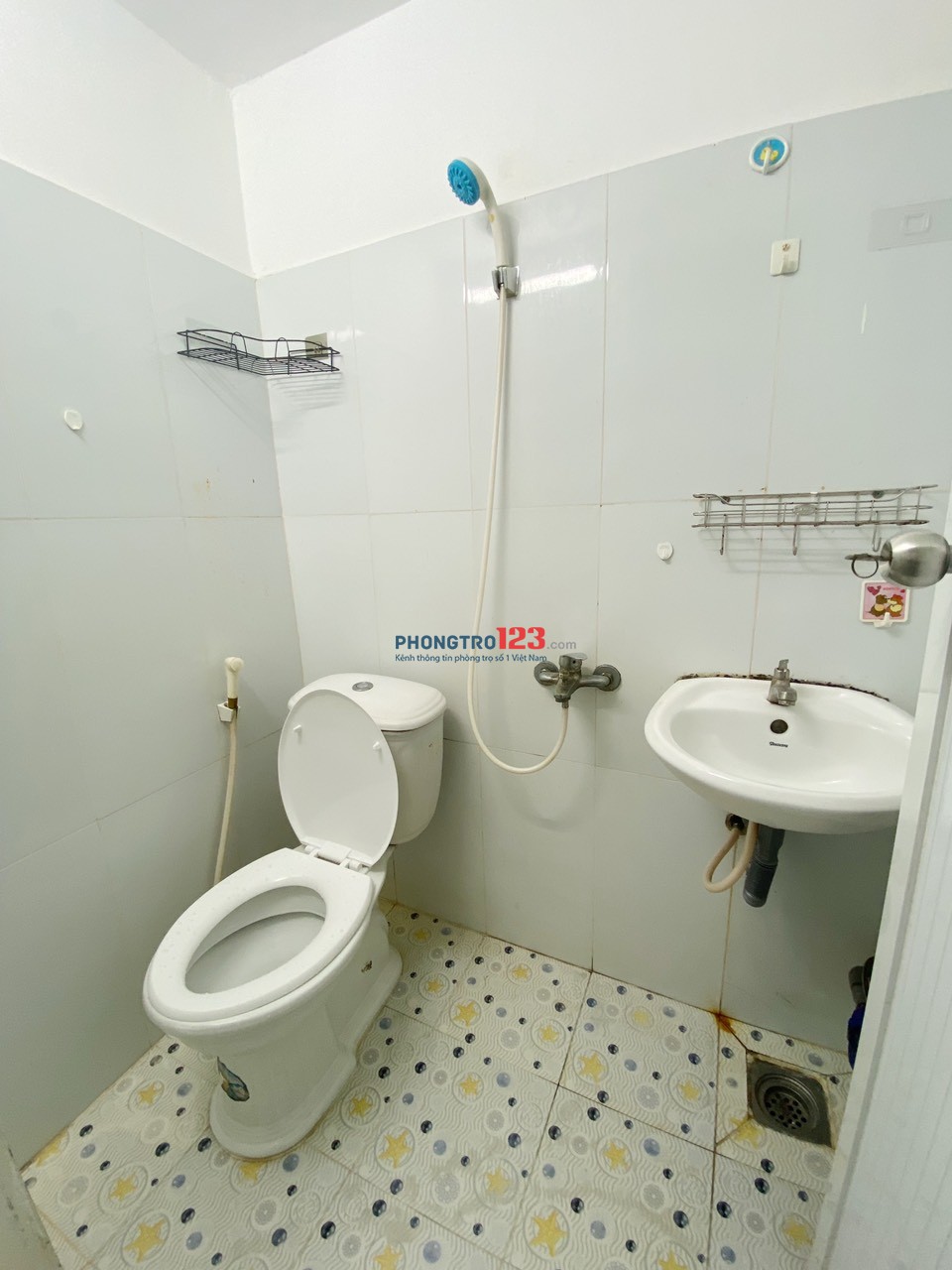 Phòng trọ có gác, bếp riêng, toilet riêng, cửa sổ lớn tại Làng Hoa, Gò Vấp