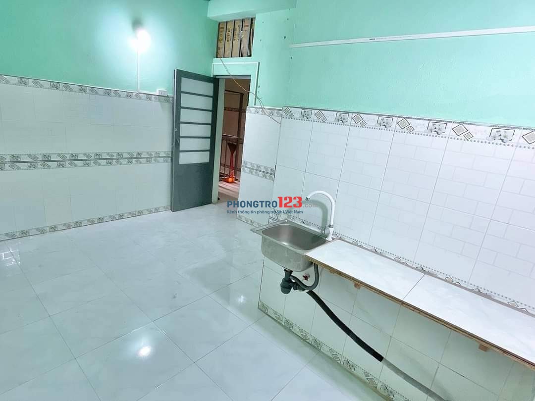 Phòng có gác, không gác rộng rãi, có hầm xe riêng 20m2 phù hợp cho sinh viên HUIT, cao đẳng Công Thương