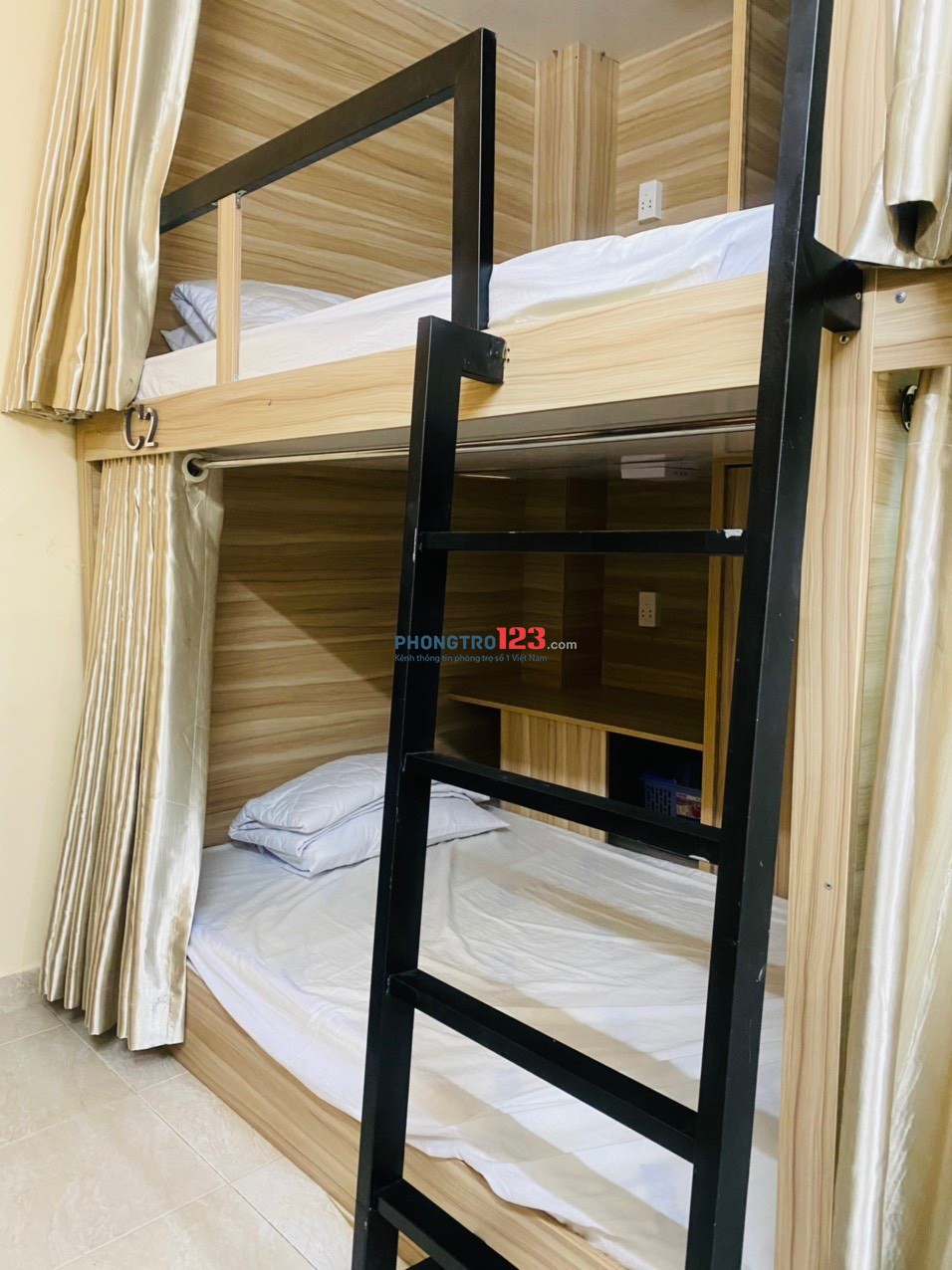 Sleep Box KTX Phòng 4 Người Full Nội Thất Cạnh Cao Đẳng Du Lịch Sài Gòn