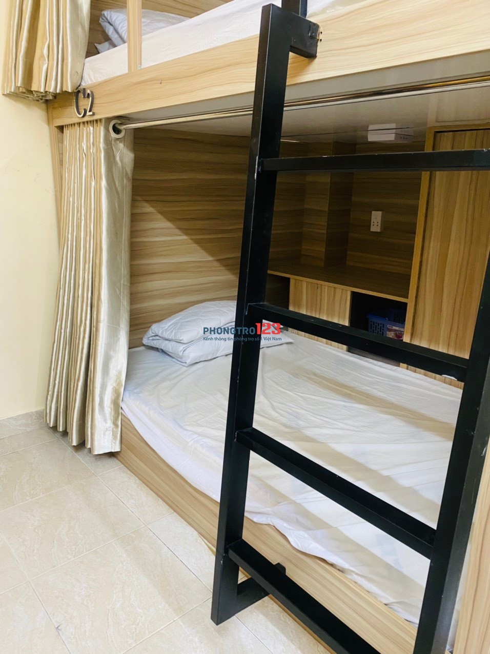 Sleep Box KTX Phòng 4 Người Full Nội Thất Cạnh Cao Đẳng Du Lịch Sài Gòn