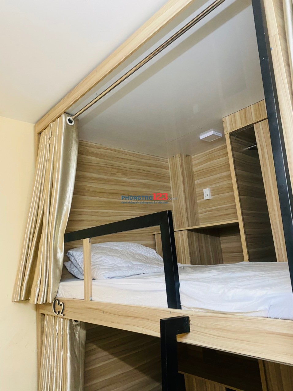 Sleep Box KTX Phòng 4 Người Full Nội Thất Cạnh Cao Đẳng Du Lịch Sài Gòn