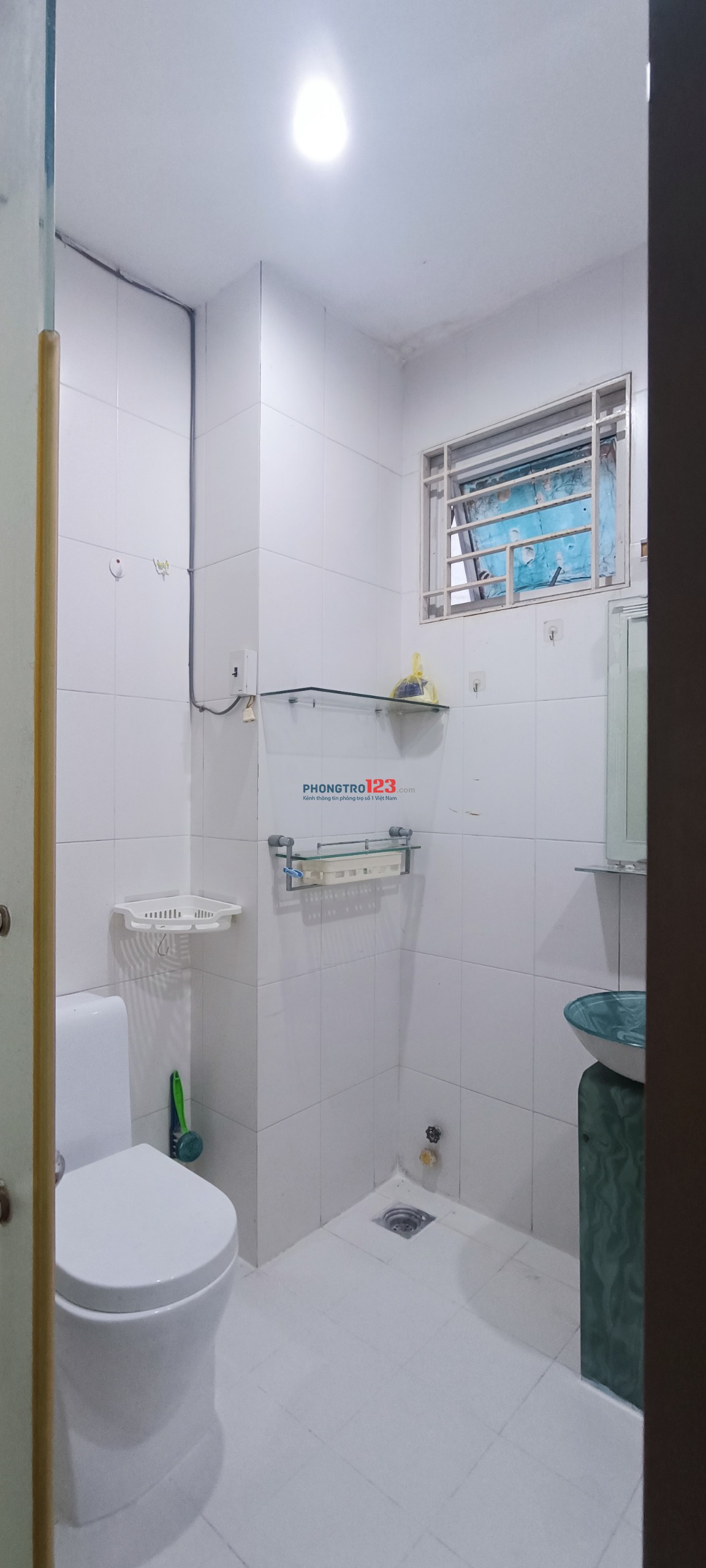 Phòng 40m2 cho thuê ngay sạch sẽ, được nấu ăn, có ban công, toilet trong phòng, Q.11