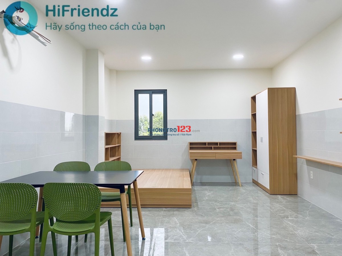 STUDIO full nội thất - ban công, cửa sổ - Hầm xe lớn, thang máy - giờ giấc tự do