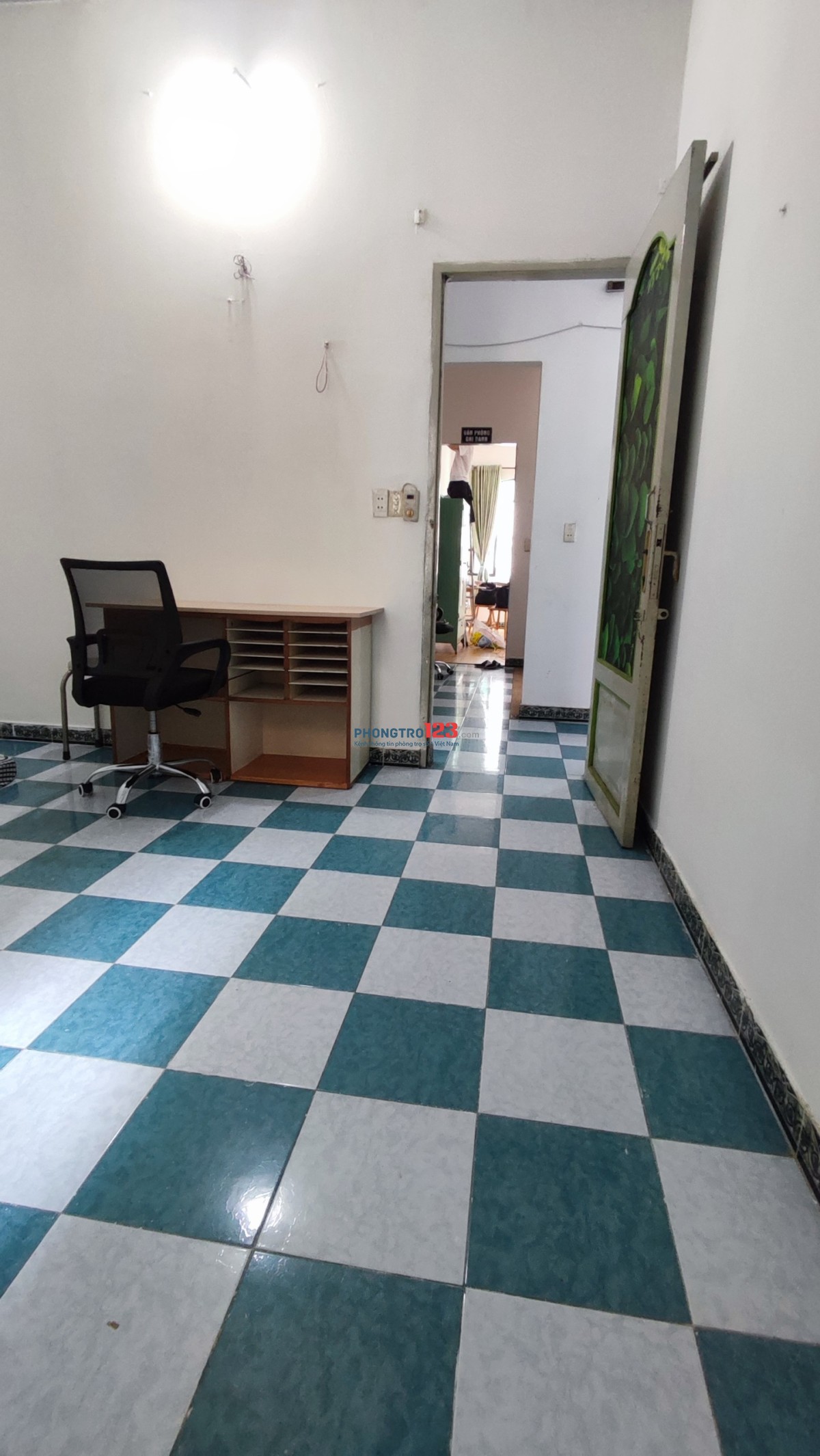 Phòng trọ bình thạnh DT 18-20m2 giá rẻ 2tr8 - 3tr3 hẻm 277 XVNT