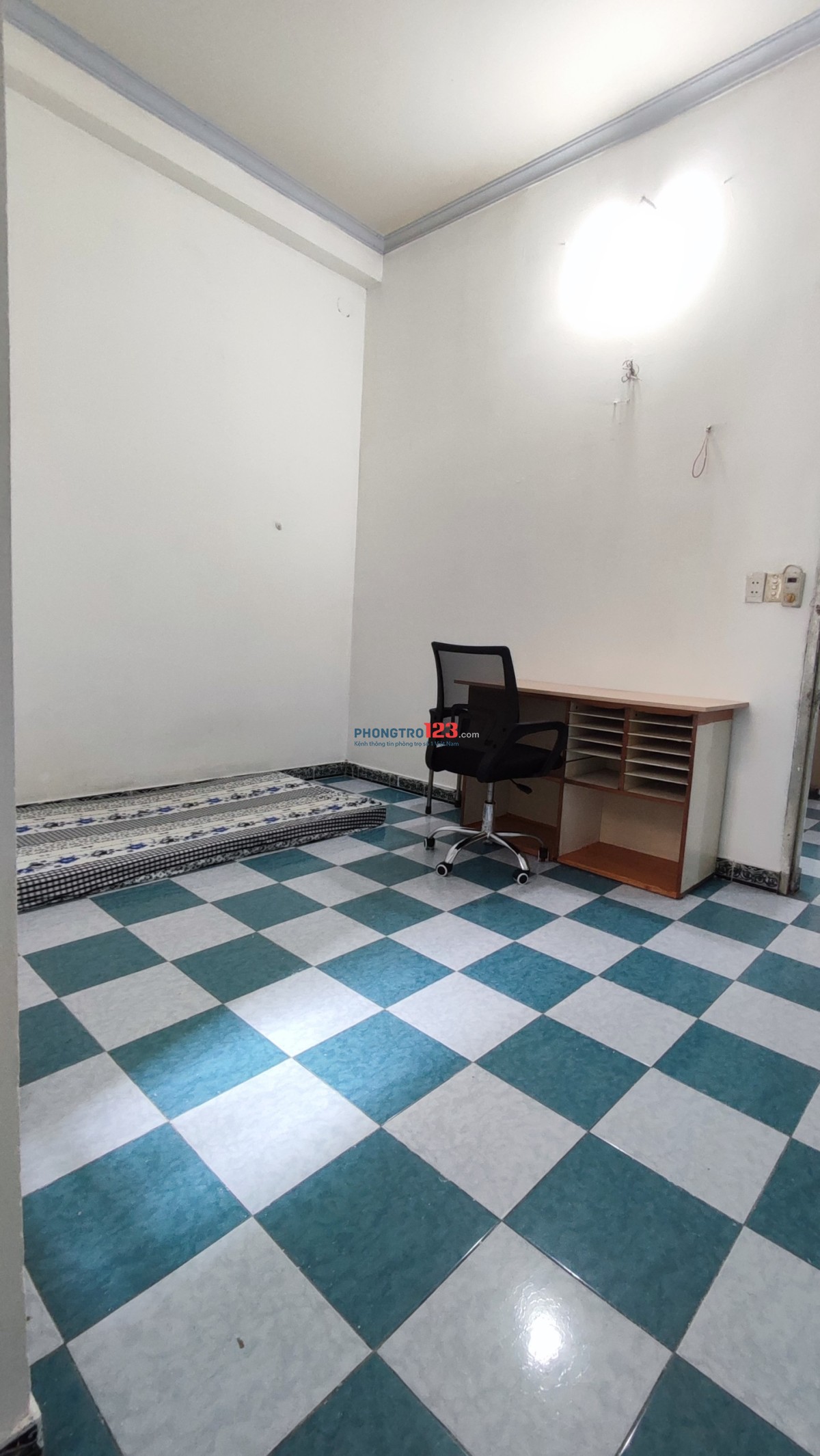 Phòng trọ bình thạnh DT 18-20m2 giá rẻ 2tr8 - 3tr3 hẻm 277 XVNT
