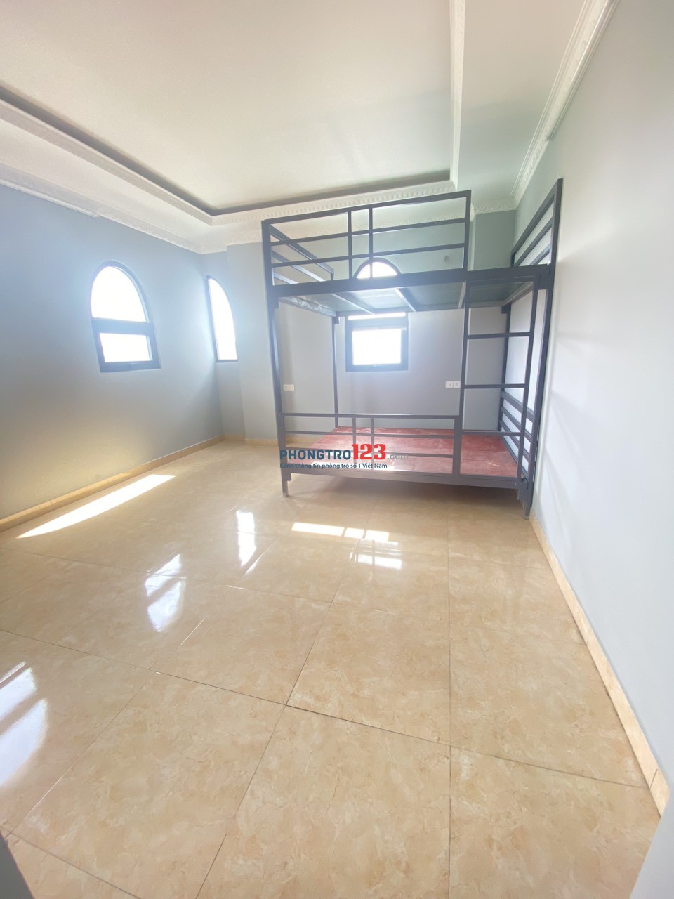 STUDIO MỚI XÂY GẦN CAO ĐẲNG CÔNG THƯƠNG ÁNH SÁNG TỐT THOÁNG MÁT