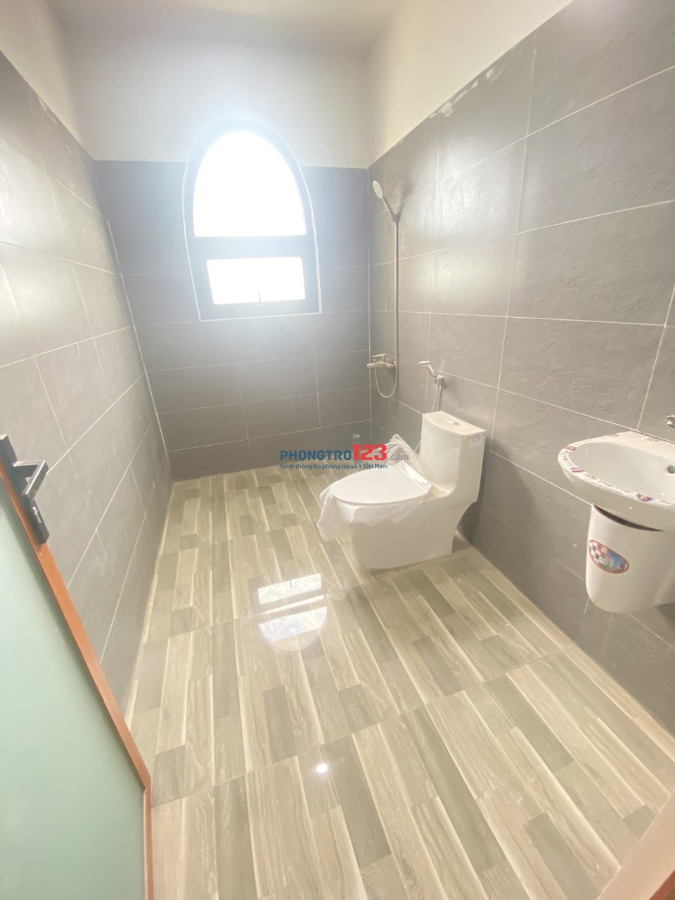 STUDIO MỚI XÂY GẦN CAO ĐẲNG CÔNG THƯƠNG ÁNH SÁNG TỐT THOÁNG MÁT