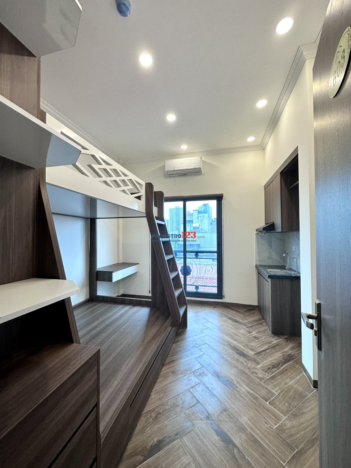 Cho thuê chung cư mini xây mới 10 tầng tại Hồ Tùng Mậu, full đồ ở luôn, có ban công, oto đỗ cửa