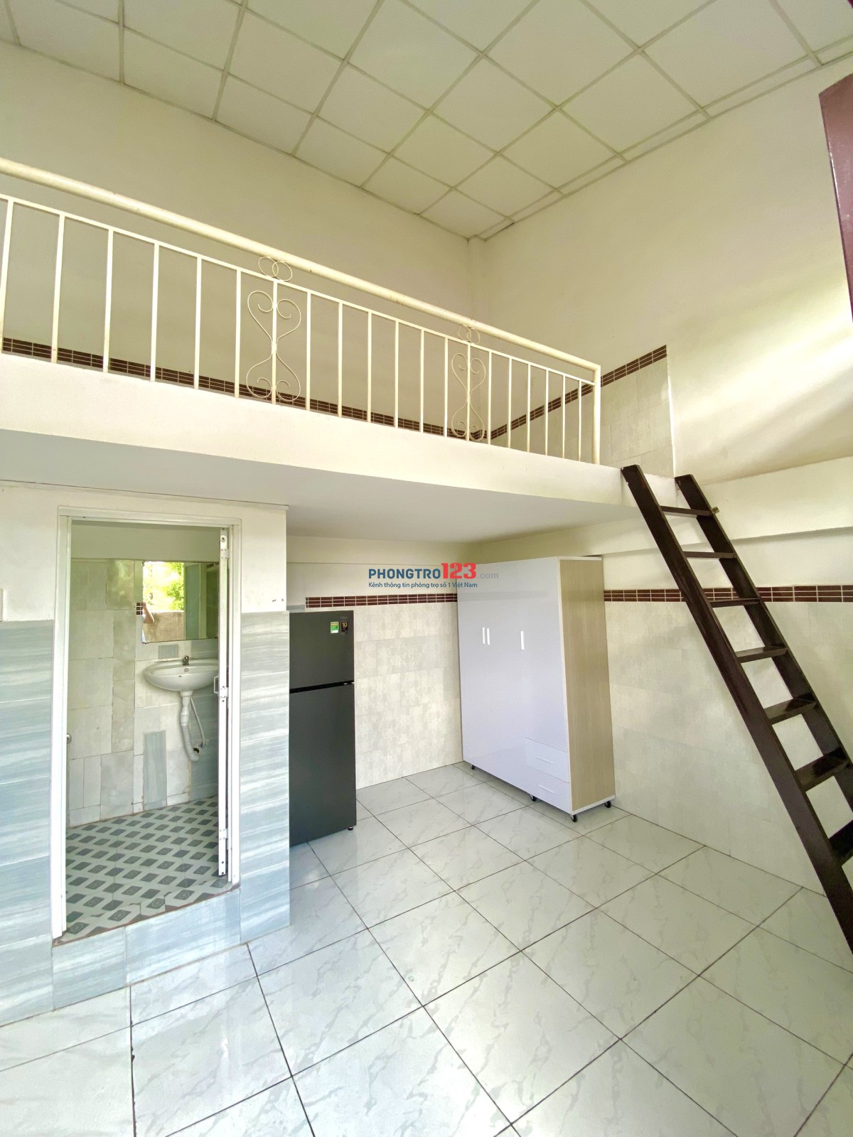 Phòng cửa sổ thoáng mát giá rẻ các bạn nhanh tay chốt đơn