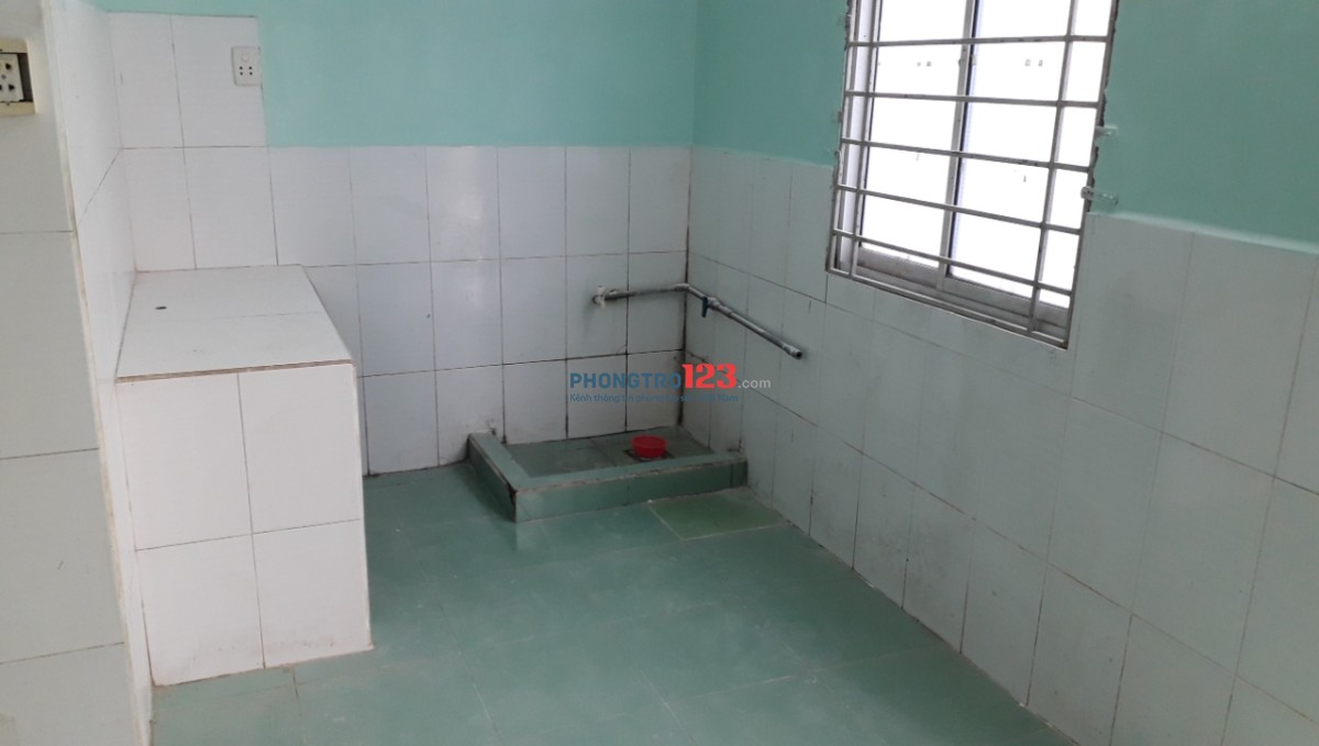 Nhà trọ 30m2, có ban công, cho gia đình 4 người – 2,6 triệu -Bình Tân- HCM.