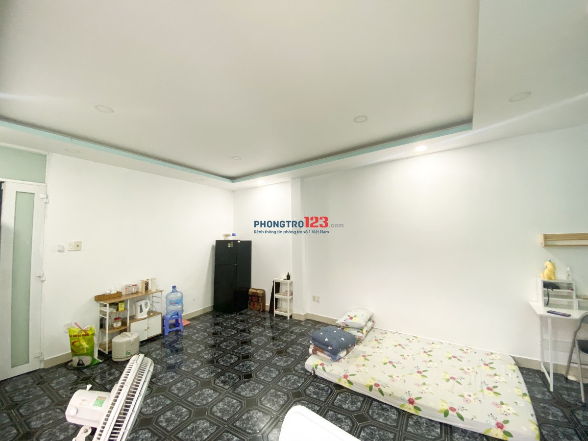 CHDV 1PN 50m2 Tách bếp ngay Ngã tư 7 Hiền P4 Tân Bình măt tiền LÊ BÌNH