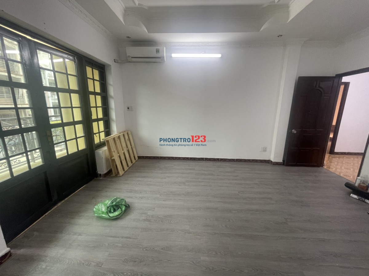 Cho Thuê Phòng Rộng 40m2 Có Ban Công Tách Bếp Gần Ngã Tư Phú Nhuận
