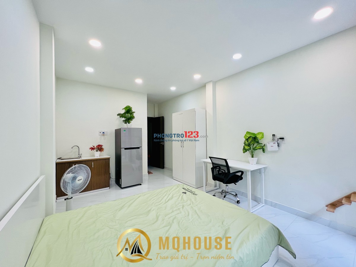 Cho thuê phòng gần chợ Bến Thành, Phố đi bộ Nguyễn Huệ_Bitexco Quận 1_Ban công_Máy giặt riêng