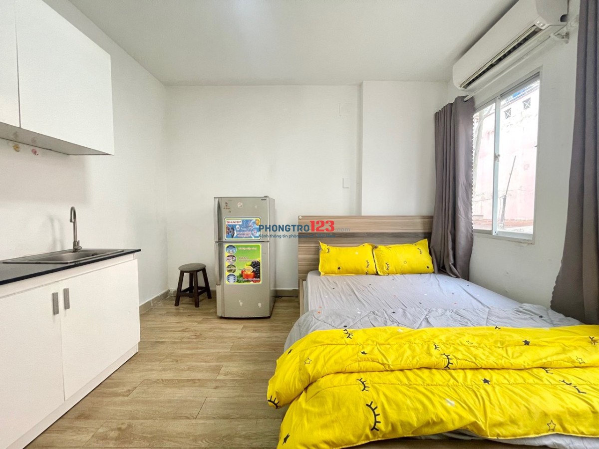 Phòng full nội thất Quận 1_Ban công_Gần phố Tây Bùi Viện_An ninh_Yên tĩnh_Giá tốt_Hầm xe rộng
