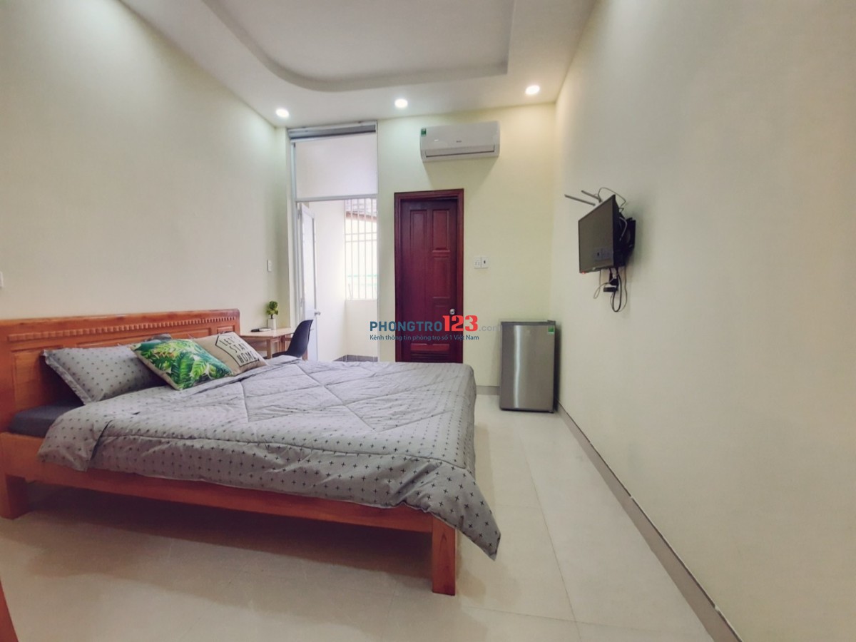 BAN CÔNG VIEW ĐẸP - Cho thuê căn hộ dịch vụ Nguyễn Thiện Thuật Quận 3