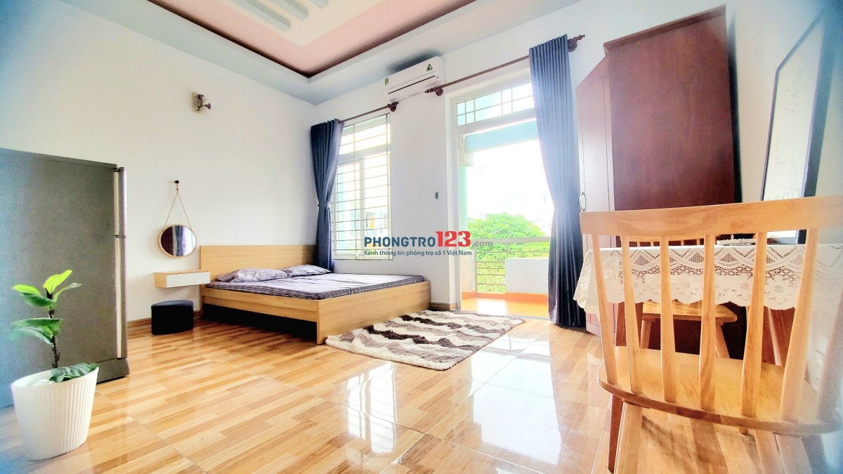 Phòng ban công tiện nghi ngay Phạm Văn Đồng P13 Bình Thạnh. Giá 6tr5