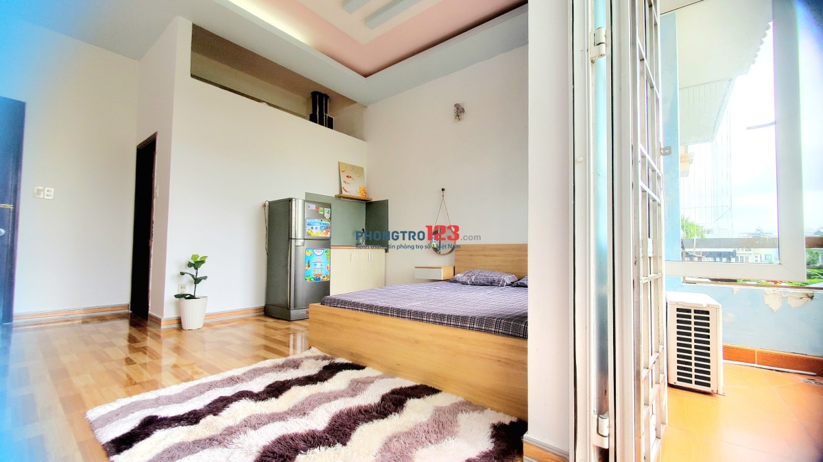 Phòng ban công tiện nghi ngay Phạm Văn Đồng P13 Bình Thạnh. Giá 6tr5