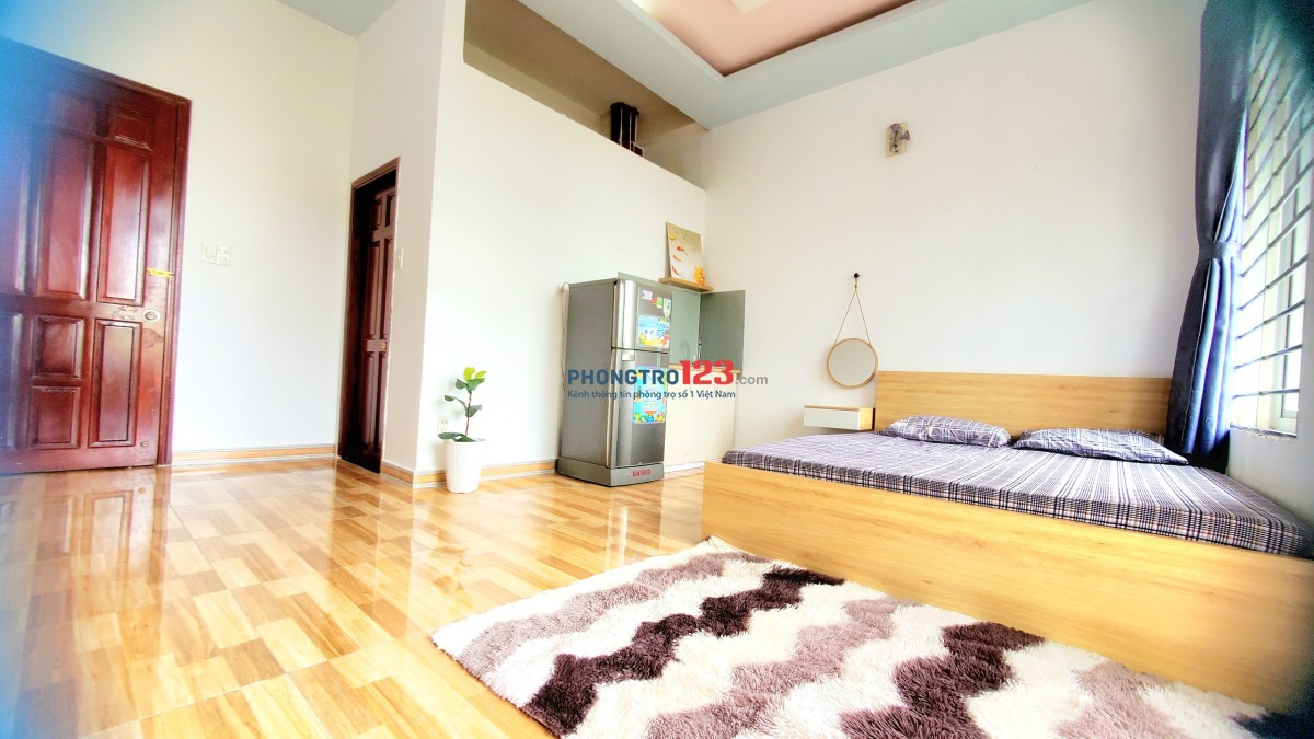 Phòng ban công tiện nghi ngay Phạm Văn Đồng P13 Bình Thạnh. Giá 6tr5