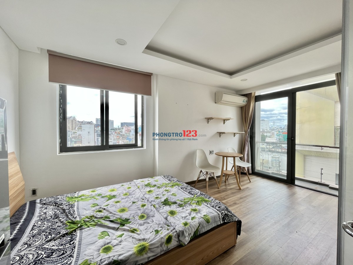 Ban công mới 100% - full nội thất đẹp ngay chợ Phạm Văn Bạch - ở liền.