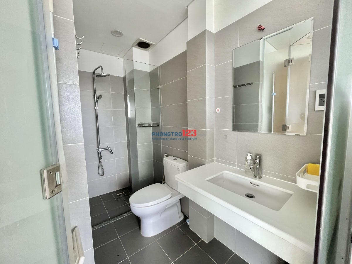 Ban công mới 100% - full nội thất đẹp ngay chợ Phạm Văn Bạch - ở liền.