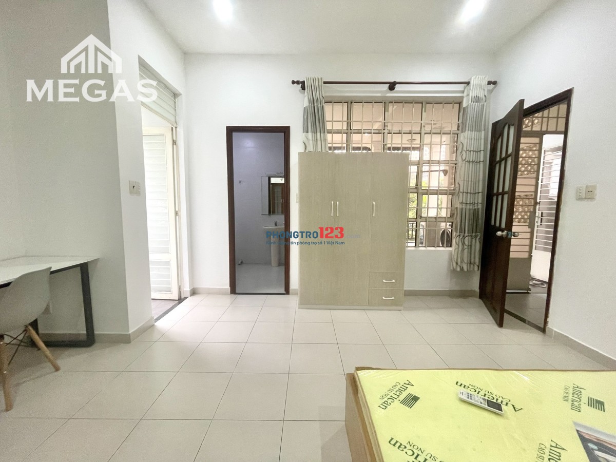 Phòng ban công thoáng má ngay Sân Bay Tân Sơn Nhất P2