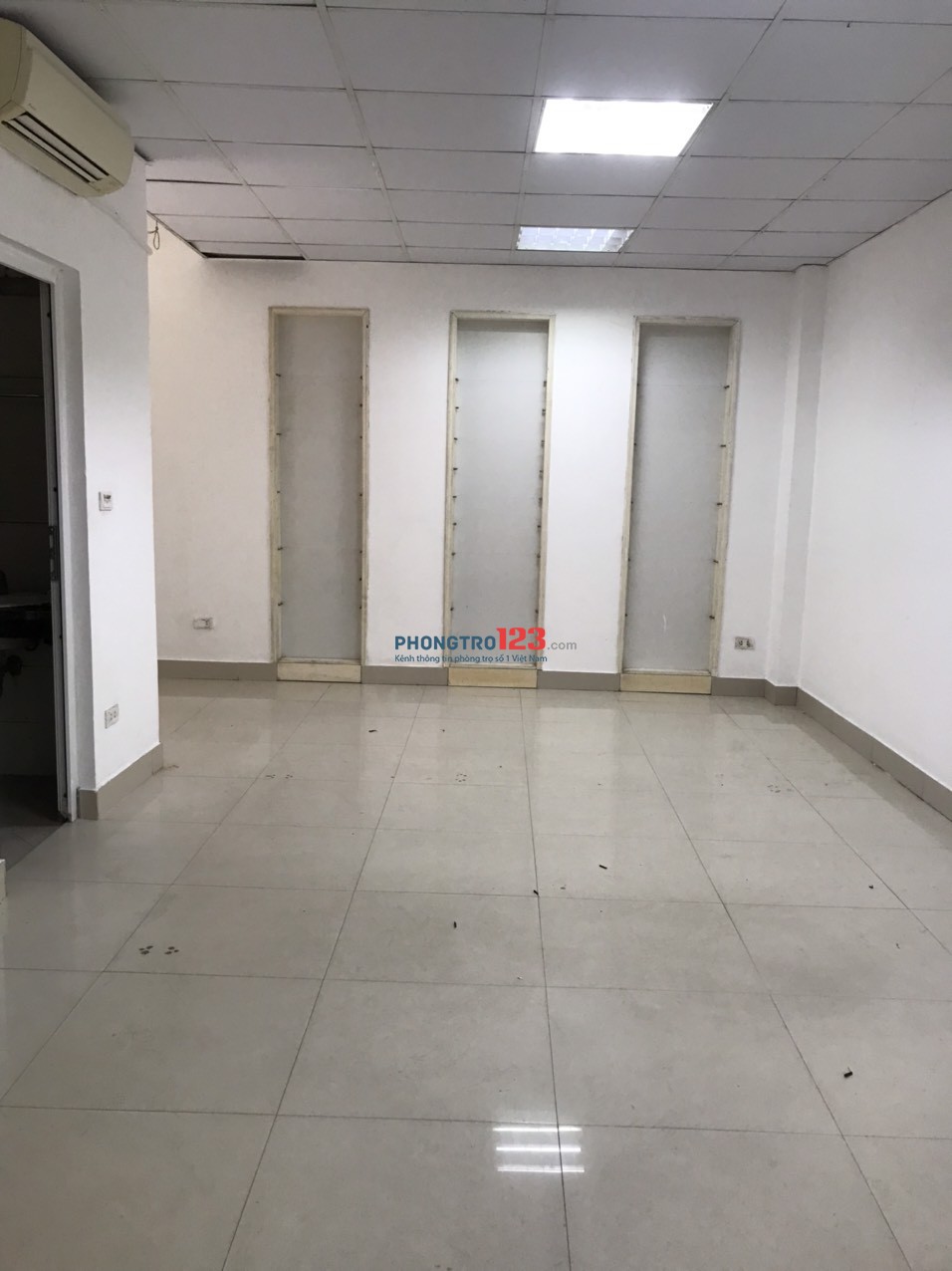 Cho thuê 2 tầng văn phòng rộng rãi tại ngõ 198 Xã Đàn, Đống Đa