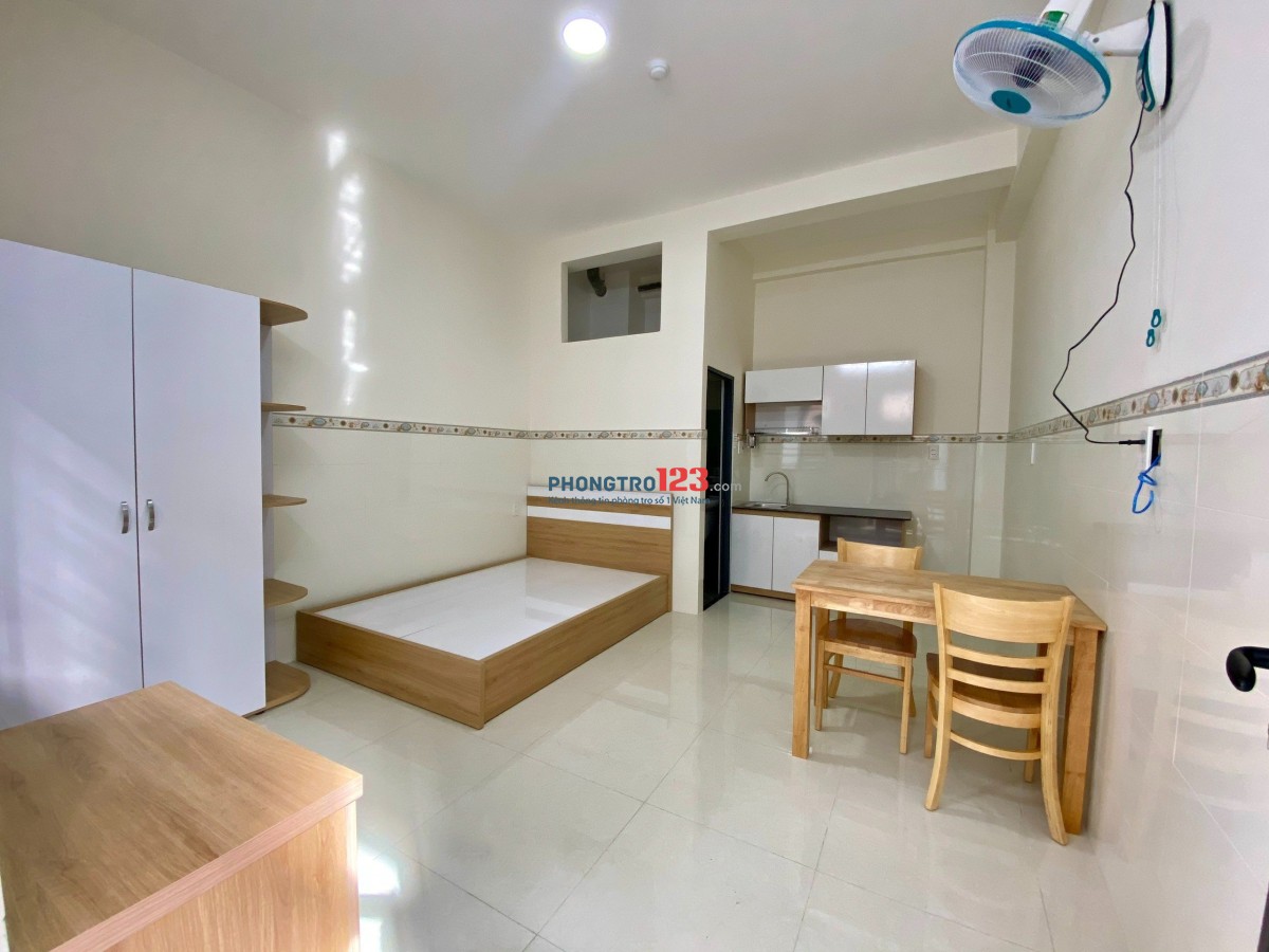 Căn Studio rộng, thoáng mát, cóbancol rộng gần 25m2 ở gần Trường Chinh - Cộng Hoà