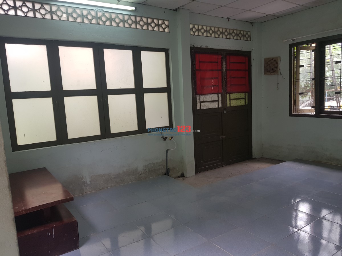 Phòng 45m2 cho 3 người ở Nguyễn Trọng Tuyển, Tân Bình